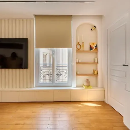 Apartment Elegant Flat In Paris, Near Saint Germain